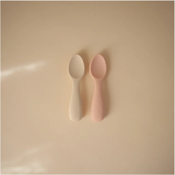 
    Kit de Colheres Para Bebês Mushie Blush e Shifting Sand - BR - Mushie Babytunes
  