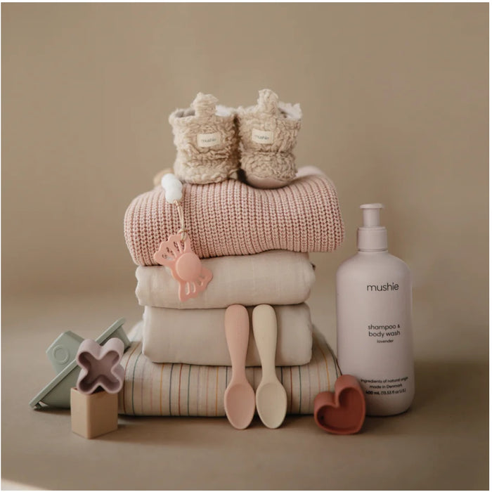 
    Kit de Colheres Para Bebês Mushie Blush e Shifting Sand - BR - Mushie Babytunes
  