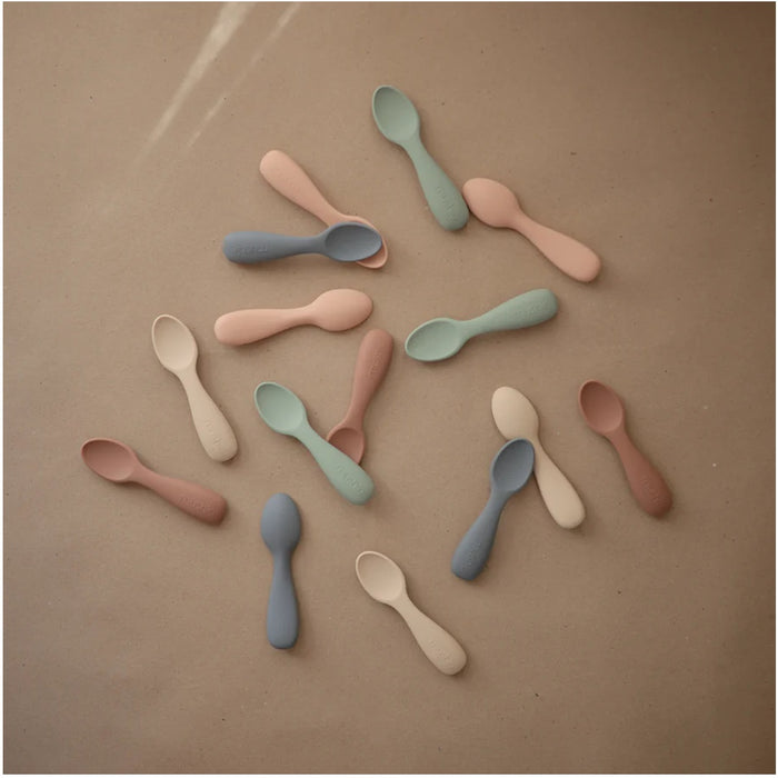 
    Kit de Colheres Para Bebês Mushie Tradewinds e Shifting Sand - BR - Mushie Babytunes
  