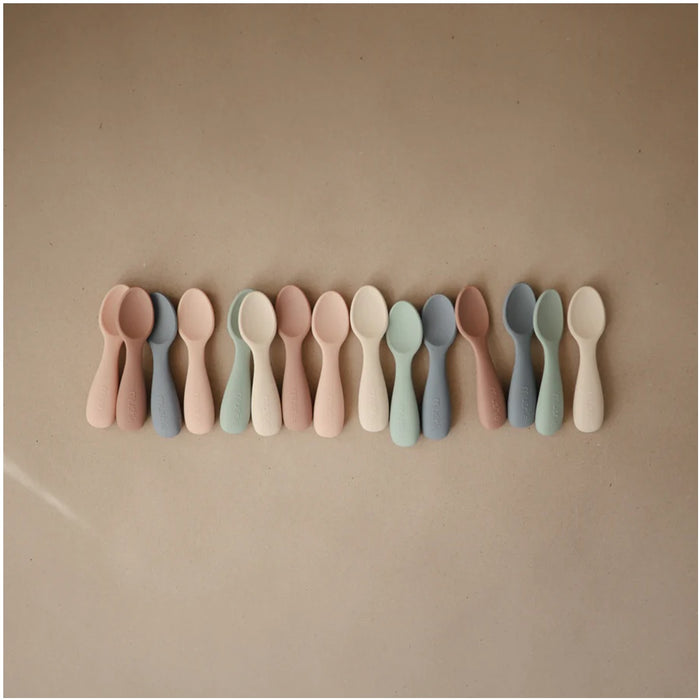 
    Kit de Colheres Para Bebês Mushie Tradewinds e Shifting Sand - BR - Mushie Babytunes
  