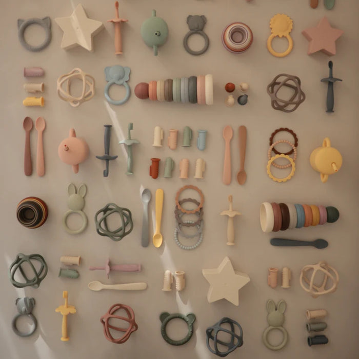 
    Kit de Escovas Dededeiras Mushie Clay/Shifting Sand
  