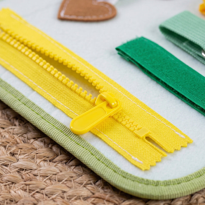 
    Livrinho Sensorial de Atividades Tiny Love Busy Book Boho Chic
  