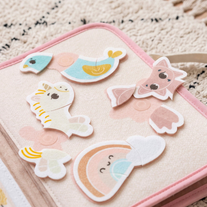 
    Livrinho Sensorial de Atividades Tiny Love Busy Book Wonderlands Collection
  