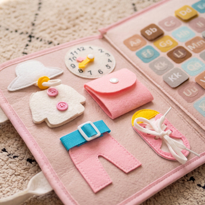 
    Livrinho Sensorial de Atividades Tiny Love Busy Book Wonderlands Collection
  