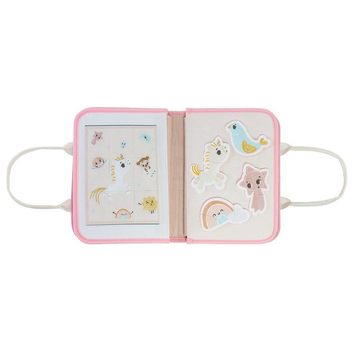 
    Livrinho Sensorial de Atividades Tiny Love Busy Book Wonderlands Collection
  