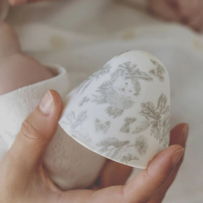 
    Mamadeira Élhée Tartine et Chocolat Toile de Jouy Grey 150ml - 0M+ - Élhée Babytunes
  