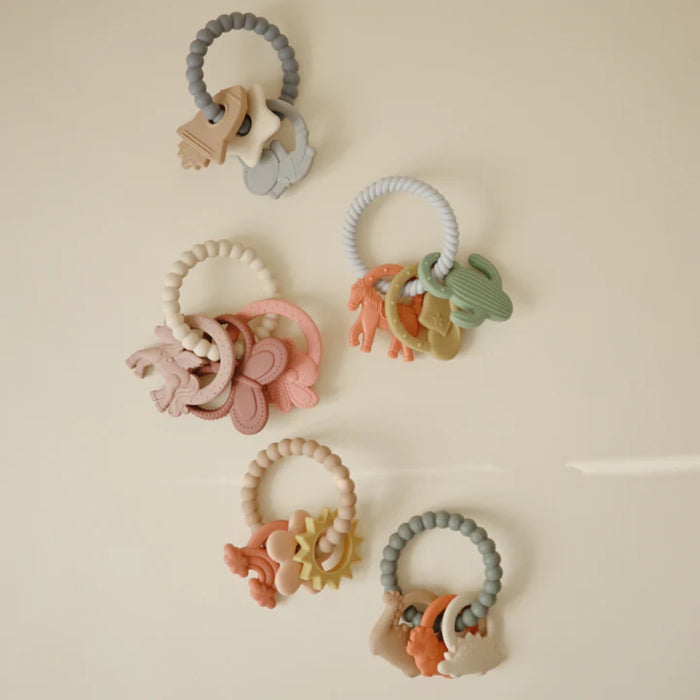 
    Mordedor Infantil Mushie Fairy Teething Ring
  