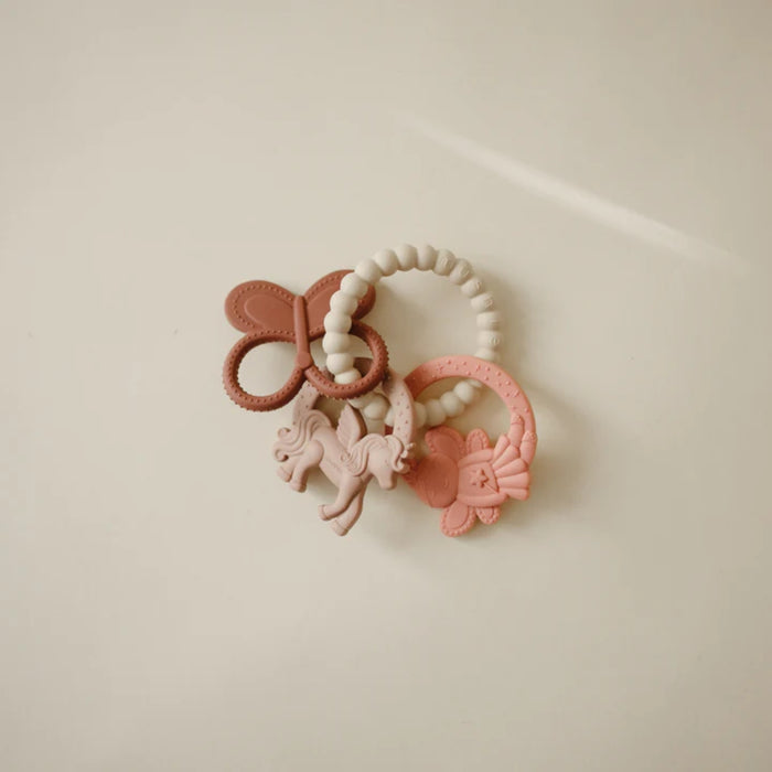 
    Mordedor Infantil Mushie Fairy Teething Ring
  