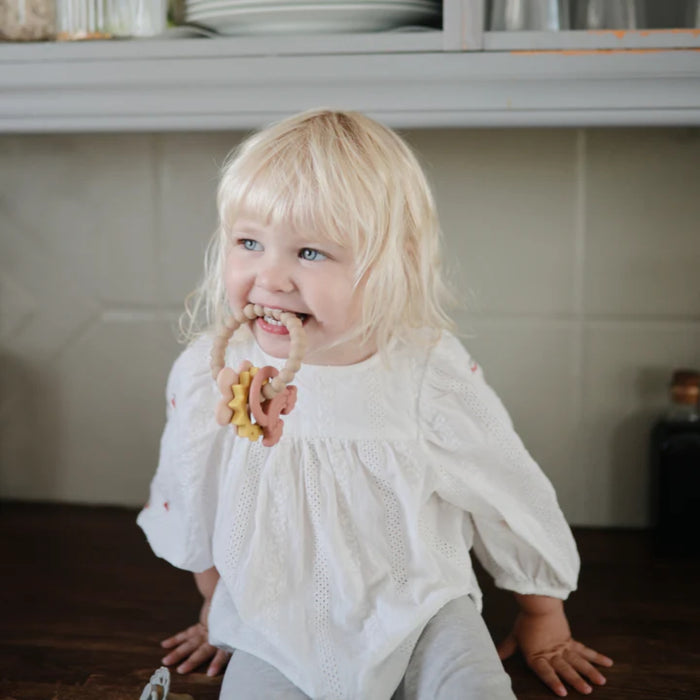
    Mordedor Infantil Mushie Nature Teething Ring
  