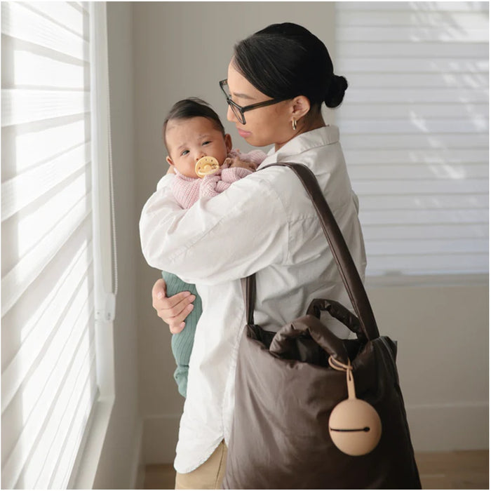 
    Porta Chupeta Infantil Mushie Stone - Mushie Babytunes
  
