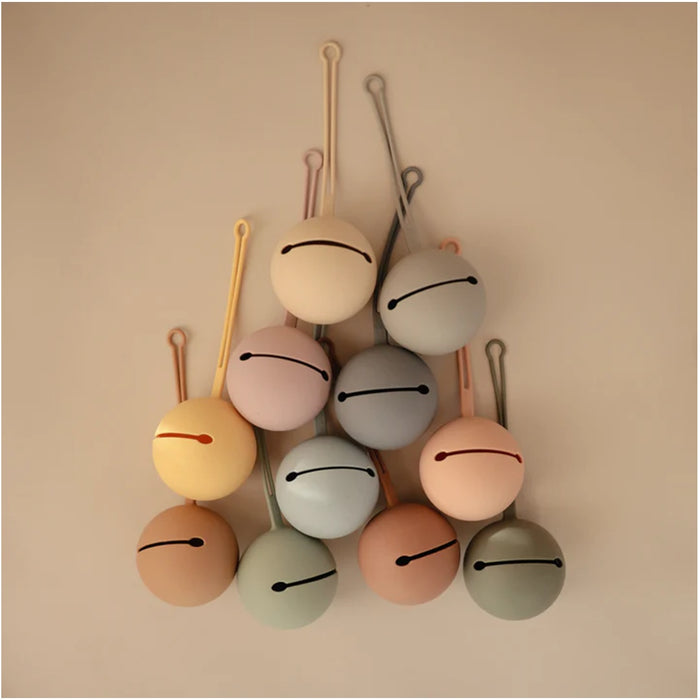 
    Porta Chupeta Infantil Mushie Stone - Mushie Babytunes
  