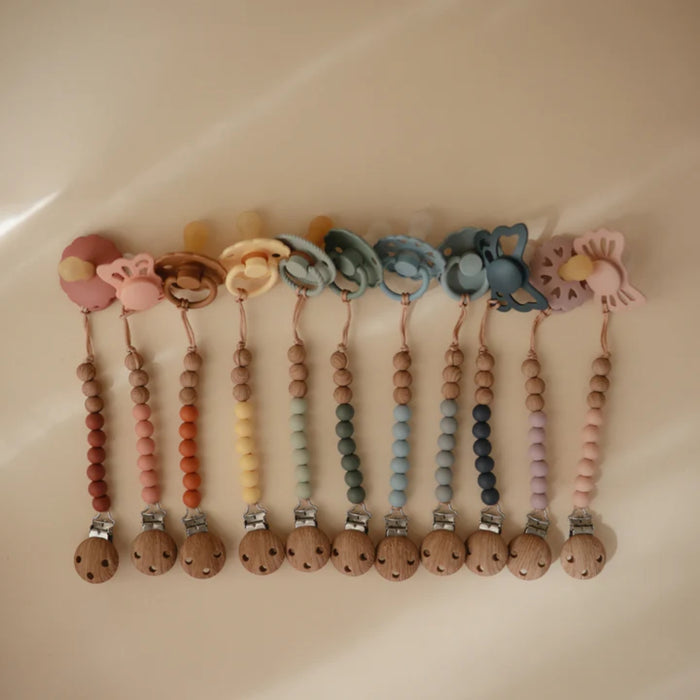 
    Prendedor De Chupeta Infantil Mushie EVA Mauve
  