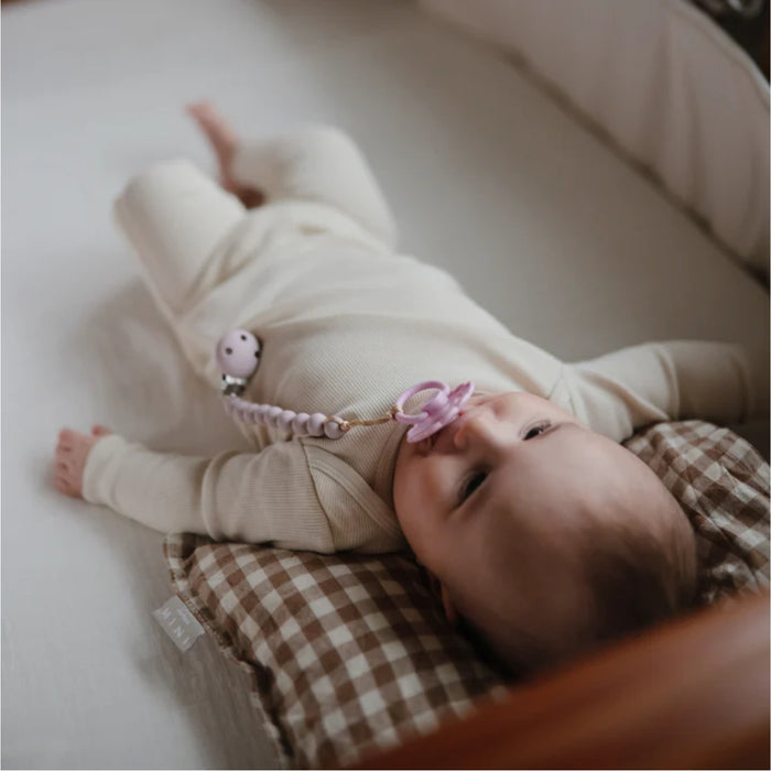 
    Prendedor De Chupeta Infantil Mushie Hera Soft Lilac
  