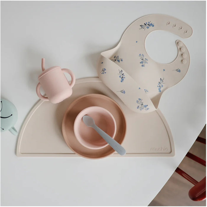 
    Tigela de Sucção Infantil Mushie Blush - BR - Mushie Babytunes
  