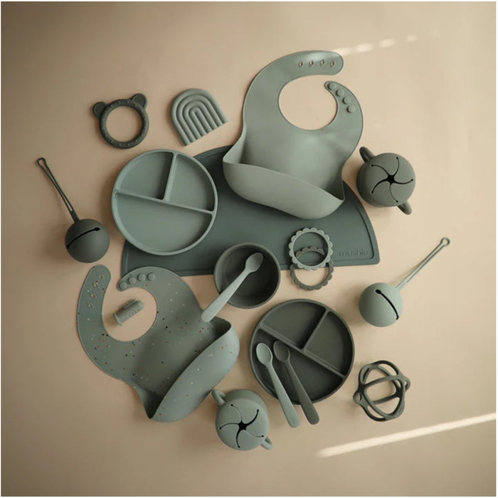 
    Tigela de Sucção Infantil Mushie Cambridge Blue - BR - Mushie Babytunes
  
