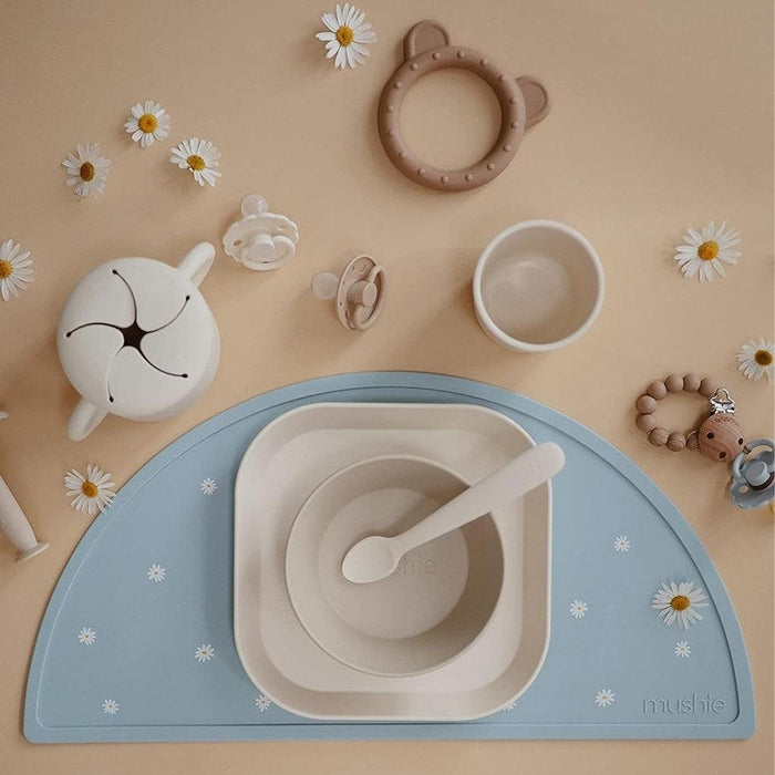 
    Kit De Pratos Infantil Mushie Ivory - Mushie Babytunes
  