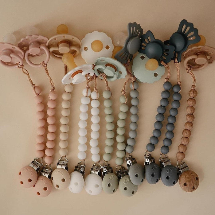 
    Prendedor De Chupeta Infantil Mushie Hera Sage - Mushie Babytunes
  