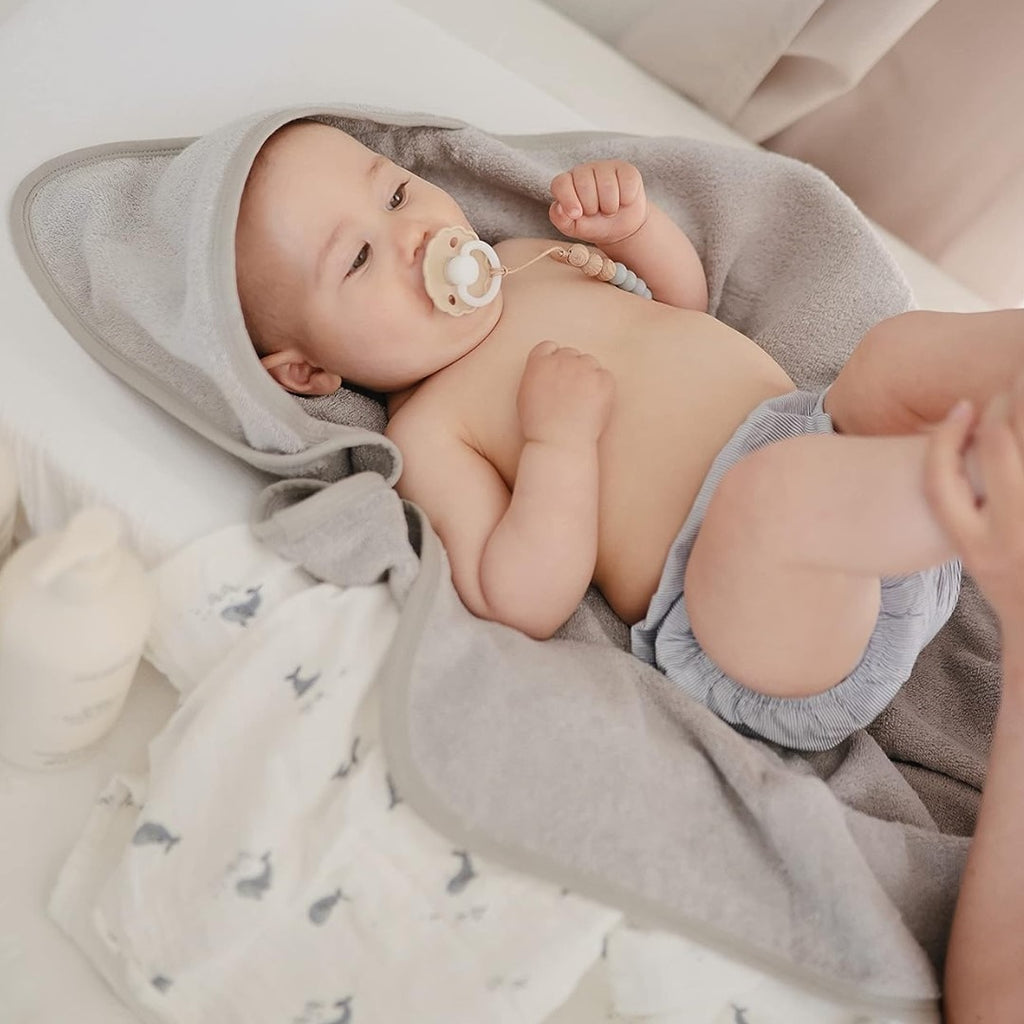 Toalha Infantil Com Capuz de Algodão Orgânico Mushie Gray
