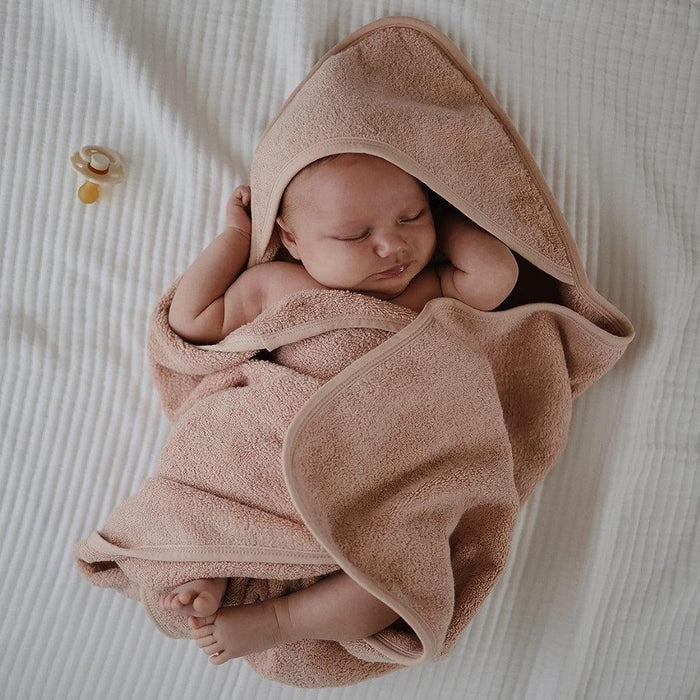 
    Toalha Infantil Com Capuz de Algodão Orgânico Mushie Blush - Mushie Babytunes
  