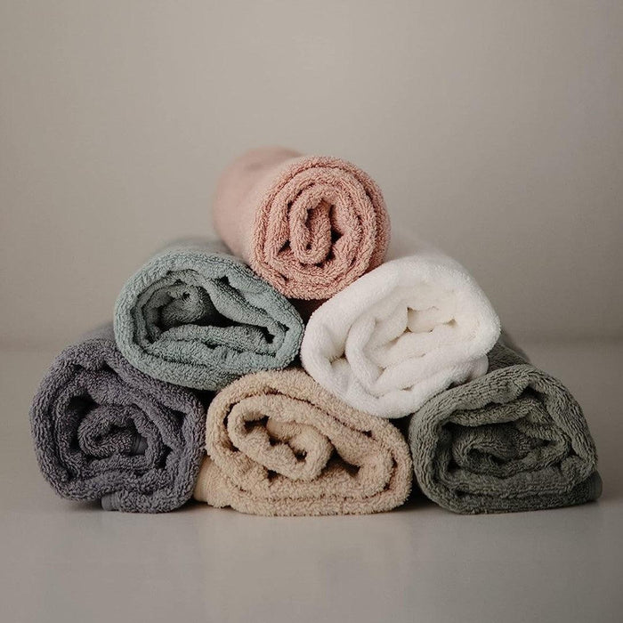 
    Toalha Infantil Com Capuz de Algodão Orgânico Mushie Sea Mist - Mushie Babytunes
  