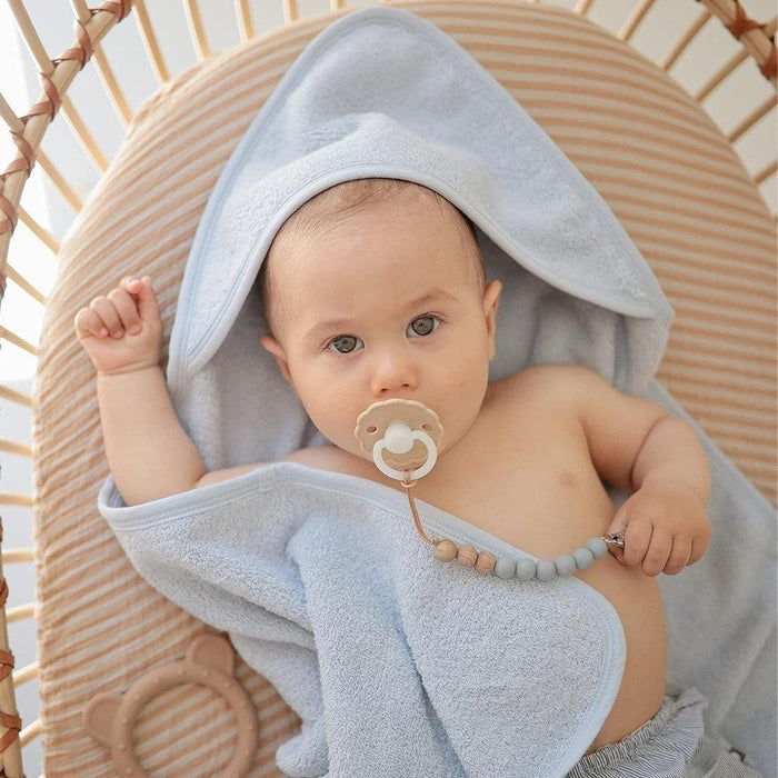 
    Toalha Infantil Com Capuz de Algodão Orgânico Mushie Baby Blue - Mushie Babytunes
  