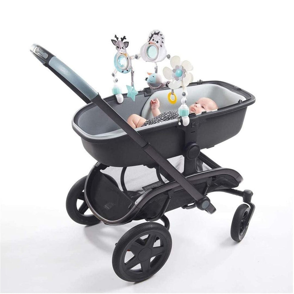 Arco de Juegos Tiny Love Sunny Stroll colección Black&White Decor · Tiny Love · El Corte Inglés Arco de Juegos Tiny Love Sunny Stroll colección Black&White Decor · Tiny Love · El Corte Inglés