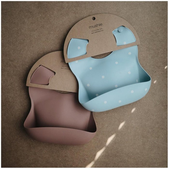 
    Babador De Silicone Infantil Mushie Woodchuck - Mushie Babytunes
  