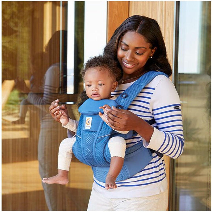 
    Canguru Infantil Ergobaby 4 Posições Omni Breeze - Azul Safira - Ergobaby Babytunes
  