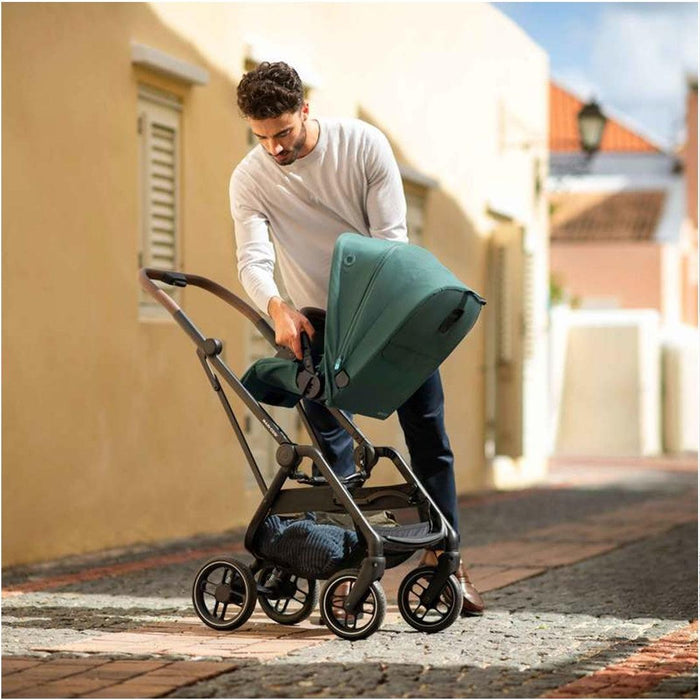 
    Carrinho de Bebê Maxi-Cosi Leona² Essential Black - Maxi-Cosi Babytunes
  