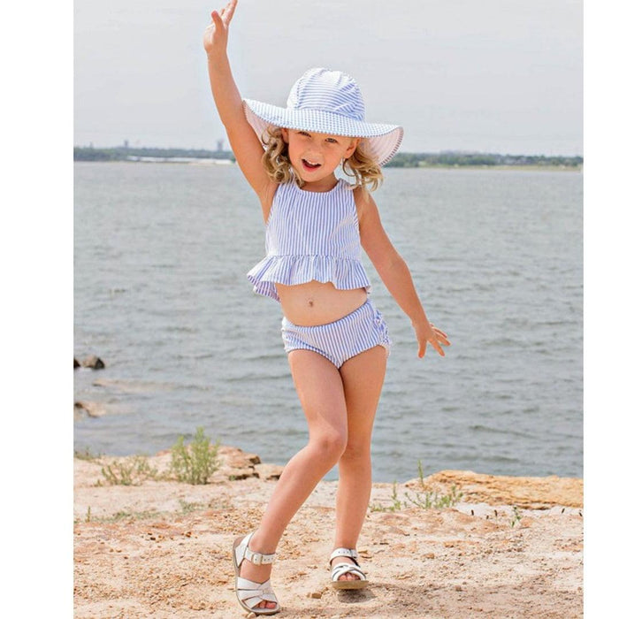 
    Chapéu Infantil Ruffle Butts Striped Blue FPS50+ - Ruffle Butts Babytunes
  