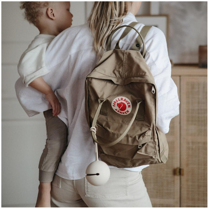 
    Porta Chupeta Infantil Mushie Shifting Sand - Mushie Babytunes
  